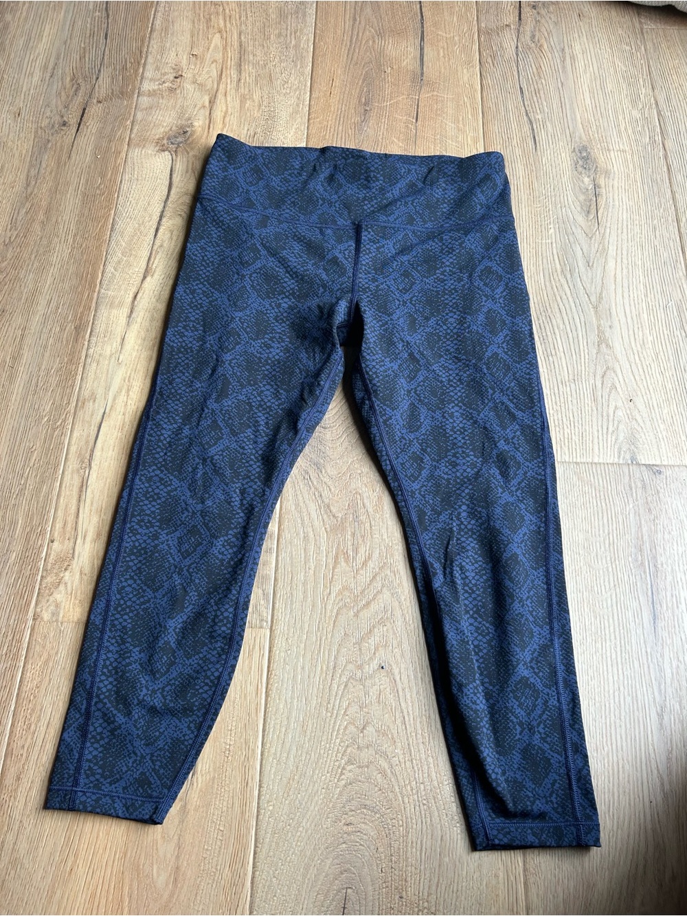Athleta Black and Navy Snakeskin Capri Leggings